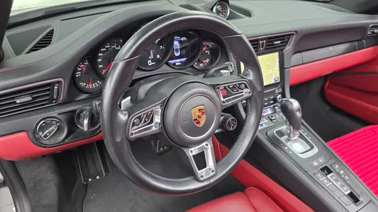 Porsche 911 GTS 2018 12