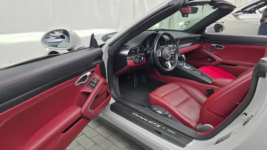Porsche 911 GTS 2018 10