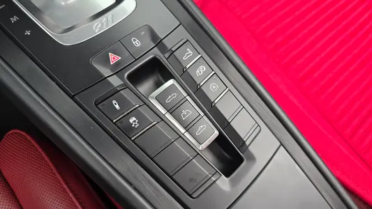 Porsche 911 GTS 2018 18