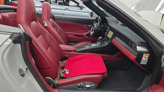 Porsche 911 GTS 2018 26