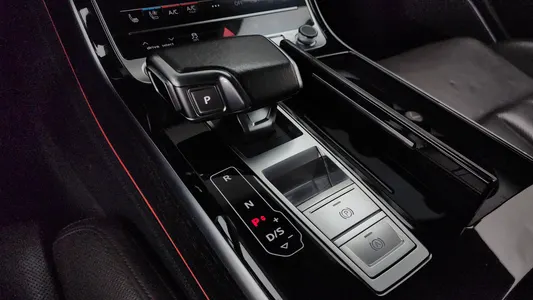 Audi A8 (D5) 60 TFSI LWB 2021 9