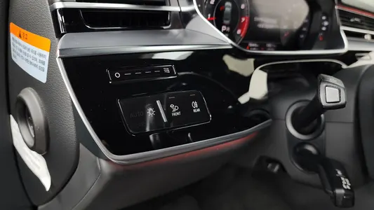 Audi A8 (D5) 60 TFSI LWB 2021 16