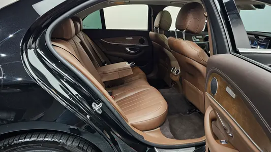 Mercedes-Benz E-Class W213 E220d 2019 11