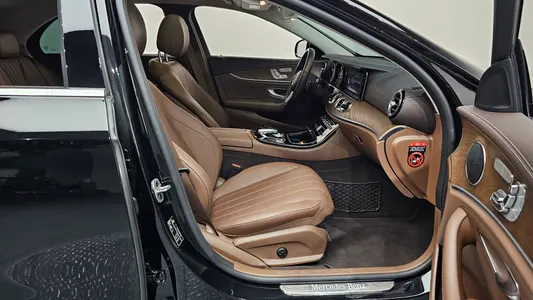 Mercedes-Benz E-Class W213 E220d 2019 26