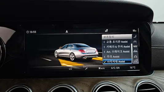 Mercedes-Benz E-Class W213 E220d 2019 33