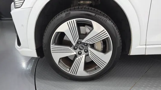 Audi e- 55 2022 5