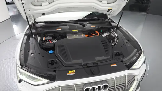 Audi e- 55 2022 6