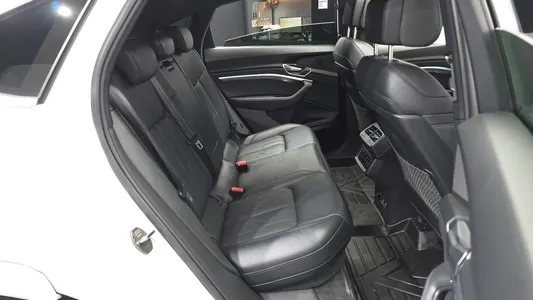 Audi e- 55 2022 12