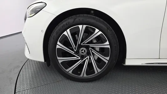 Mercedes-Benz E-Class W214 E300 4MATIC 2024 5