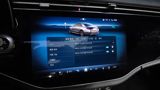 Mercedes-Benz E-Class W214 E300 4MATIC 2024 16