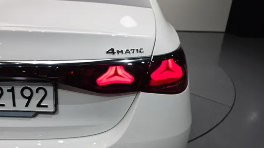 Mercedes-Benz E-Class W214 E300 4MATIC 2024 23