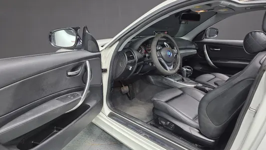 BMW 1 Series (E82) 120d 2012 10