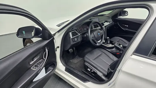 BMW 3 Series (F30) 320d ED 2015 11