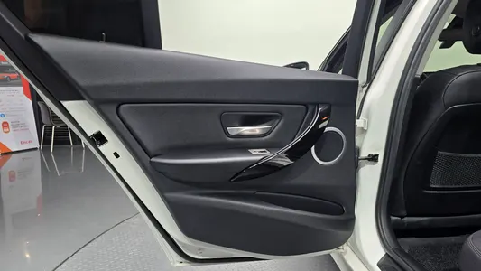BMW 3 Series (F30) 320d ED 2015 25