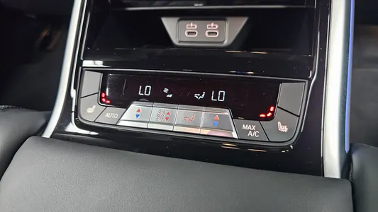 BMW 8 Series (G15) M850i xDrive 2025 32