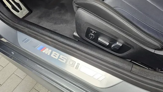 BMW 8 Series (G15) M850i xDrive 2025 31