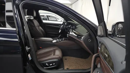 BMW 5 Series (G30) 530d M 2018 11