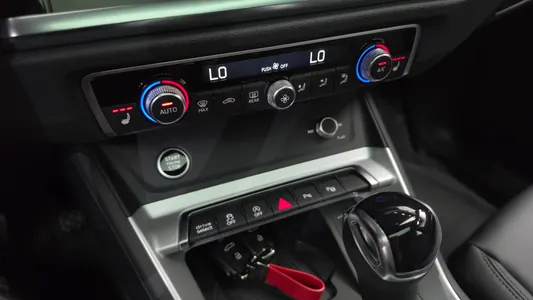 Audi Q3 (F3) 40 TFSI 2025 32
