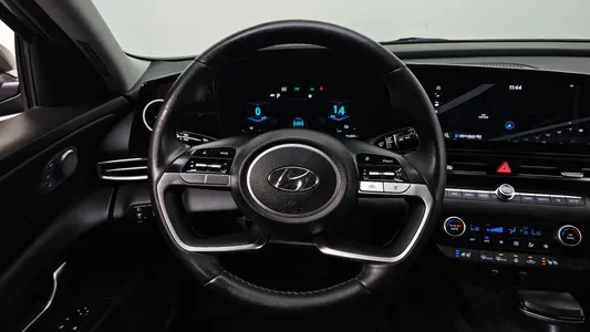 Hyundai (CN7) 2021 13