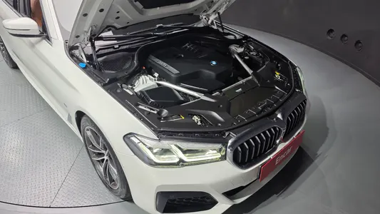 BMW 5 Series (G30) 520i M 2023 6
