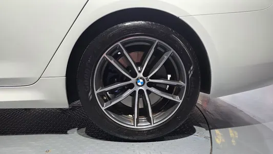 BMW 5 Series (G30) 520i M 2023 21