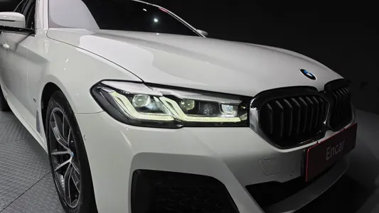 BMW 5 Series (G30) 520i M 2023 22