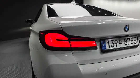 BMW 5 Series (G30) 520i M 2023 23