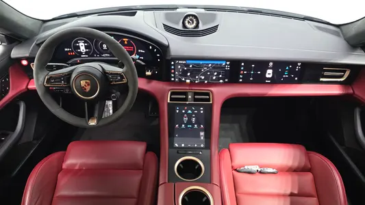 Porsche 타이칸 GTS 2024 7