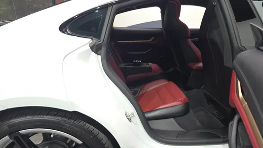 Porsche 타이칸 GTS 2024 11