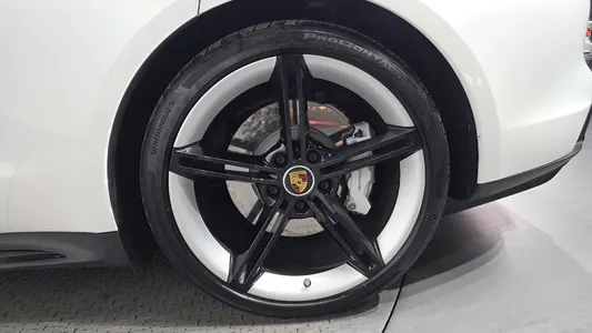 Porsche 타이칸 GTS 2024 22