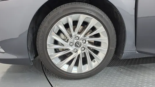 Lexus ES300h 7 2024 5