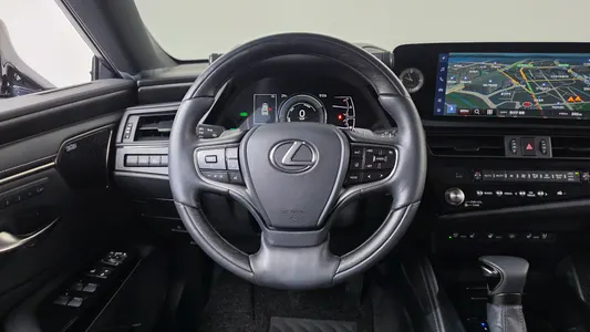 Lexus ES300h 7 2024 13
