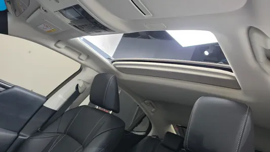 Lexus ES300h 7 2024 18