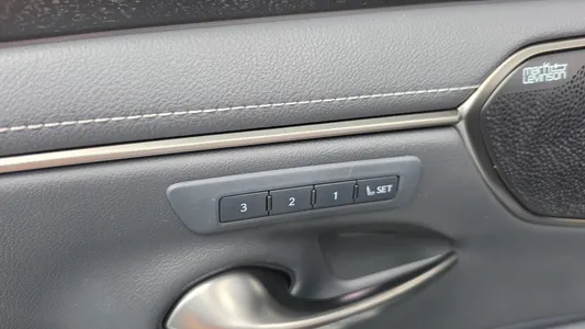 Lexus ES300h 7 2024 37