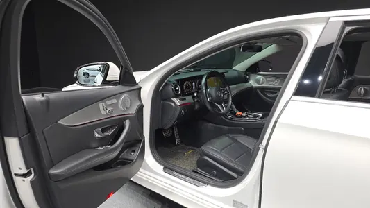 Mercedes-Benz E-Class W213 E300 AMG Line 2018 10