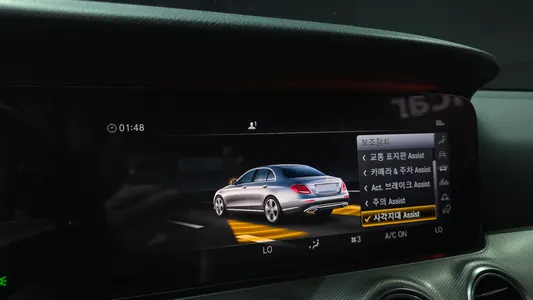 Mercedes-Benz E-Class W213 E300 AMG Line 2018 16