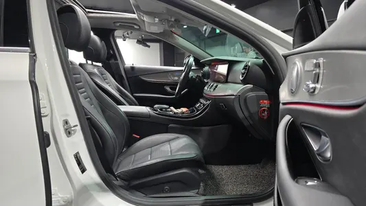 Mercedes-Benz E-Class W213 E300 AMG Line 2018 26