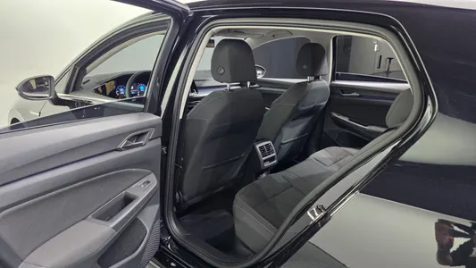 Volkswagen 8 2.0 TDI 2022 26
