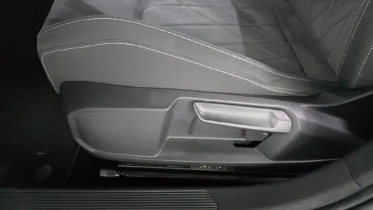 Volkswagen 8 2.0 TDI 2022 31