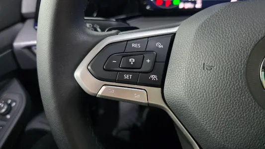 Volkswagen 8 2.0 TDI 2022 28