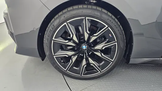 BMW i7 (G70) M70 xDrive M 2025 5