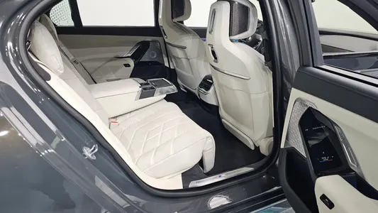 BMW i7 (G70) M70 xDrive M 2025 11