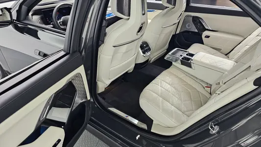 BMW i7 (G70) M70 xDrive M 2025 12