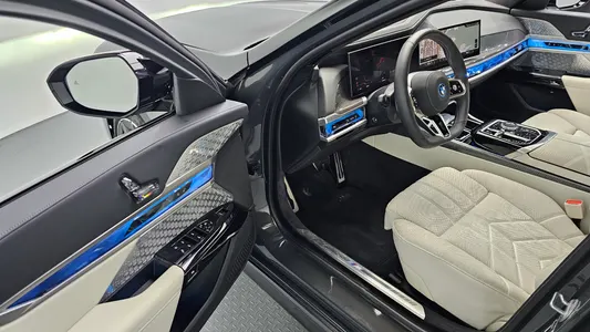 BMW i7 (G70) M70 xDrive M 2025 10