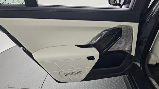 BMW i7 (G70) M70 xDrive M 2025 25