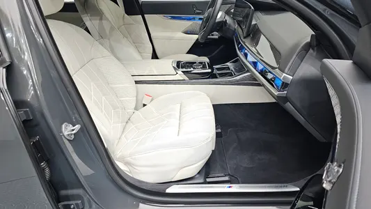 BMW i7 (G70) M70 xDrive M 2025 26