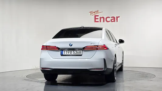 BMW 5 Series (G60) 520i 2024 4