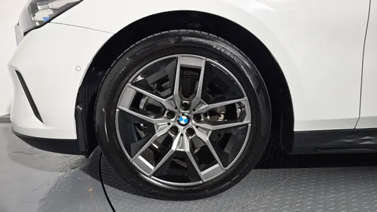 BMW 5 Series (G60) 520i 2024 5