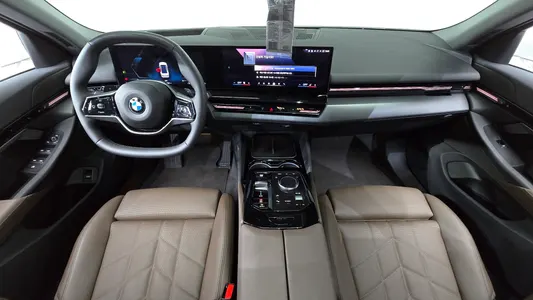 BMW 5 Series (G60) 520i 2024 7