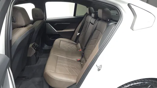 BMW 5 Series (G60) 520i 2024 11